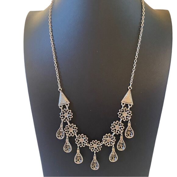 Antiqued Silver Drop Necklace. True Vintage Beauty. - Picture 4 of 7